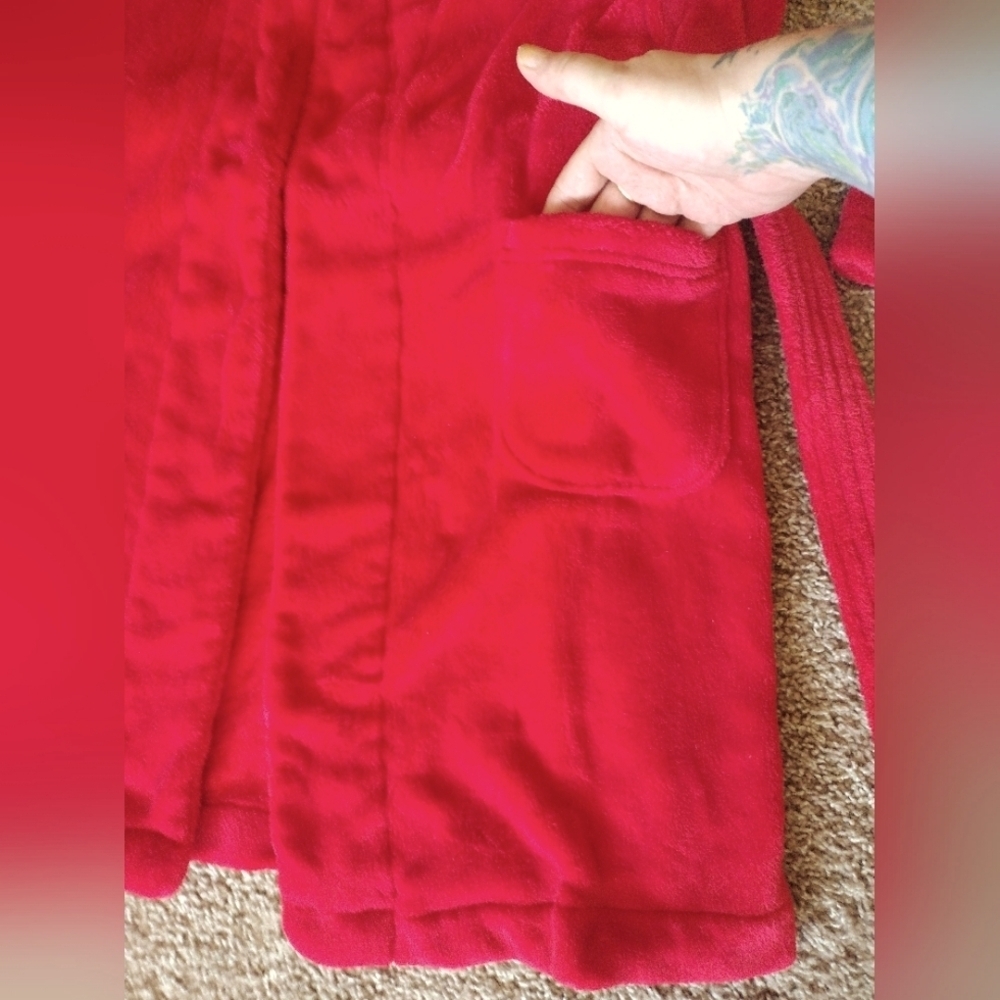 Victoria's Secret Plush Fuzzy Red Women's Robe - Picture 7 of 9